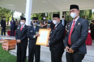 Hari Pahlawan, Bupati Wajo Silaturahmi dengan Pejuang Veteran dan Ziarah ke TMP