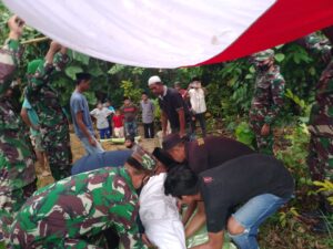 Koramil 1406-10/ Pitumpanua  Memberikan Penghormatan Terakhir Untuk Seorang Prajurit