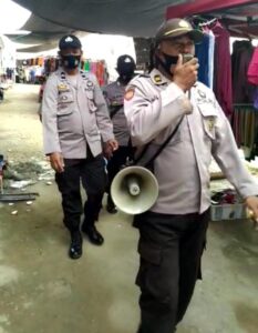 Laksanakan OPS Yustisi Di Pasar Siwa Dan Pelabuhan Bangsalae, Berikut Pesan Kapolsek