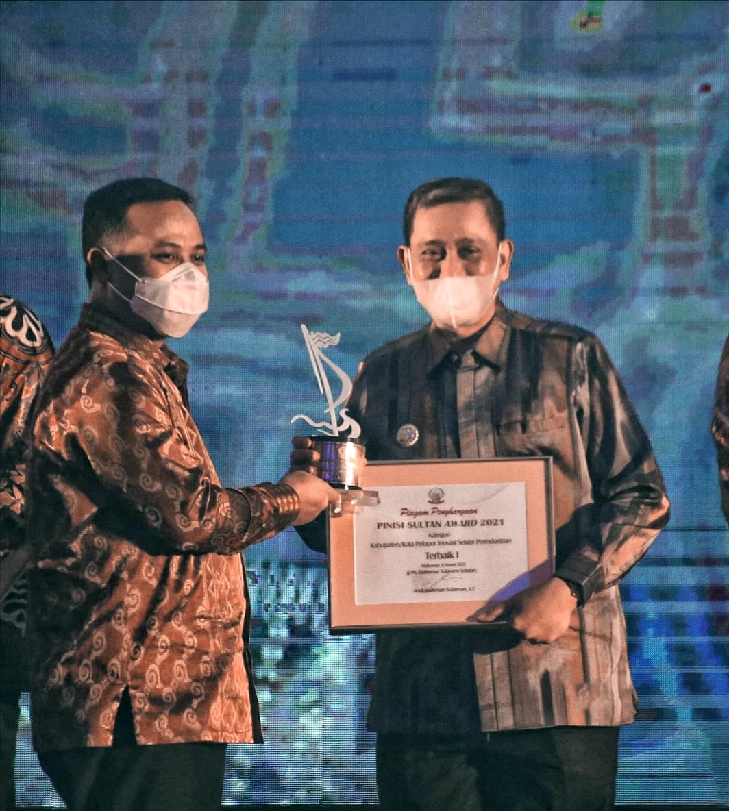 Terima Penghargaan Pinisi Sultan Award, Bupati Wajo : Ini spirit kami dalam upaya pengembalian kejayaan sutera