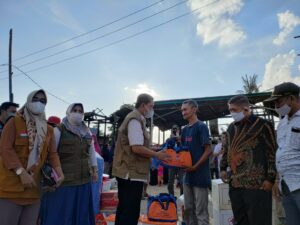Bupati Wajo Serahkan Bantuan Korban Kebakaran di Lawesso, Dua Rumah Habis Di Lahap Api