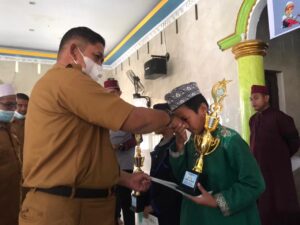 Camat Pitumpanua Apresiasi Festifal Ramadhan,Santri TPA Ar-Rahman Raih Prestasi Gemilang
