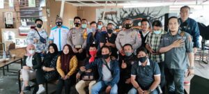 Jaga Sinergi, Kasat Lantas Polres Wajo Bersilaturahmi Dengan Awak Media