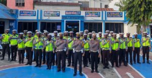 Gencarkan Wajo Bermasker, Sat Lantas Polres Wajo Bagi Masker Gratis