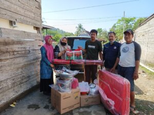 Kementerian Sosial RI Salurkan Bantuan Kepada Warga Korban Kebakaran di Alelebbae