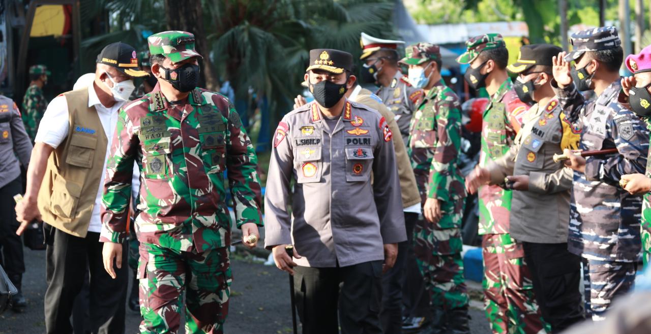 Bareng Panglima TNI, Kapolri Paparkan Langkah Selamatkan Warga dari Risiko Covid-19 di Bangkalan