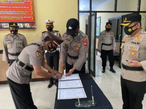 Serah Terima Jabatan Kapolsek Maniangpajo Dan Pelantikan Kasiwas Polres Wajo
