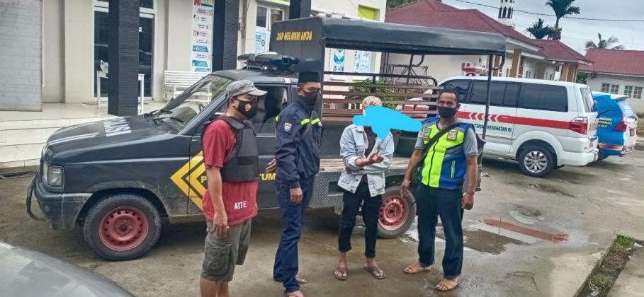 Polsek Pitumpanua Polres Wajo Mengamankan Pelaku Penganiayaan Dan Evakuasi Mayat Korban Ke RSUD Siwa