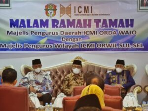 Dikenal Sebagai Cendikiawan, Amran Mahmud Dipercaya Nahkodai ICMI Wajo