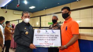 Bupati Wajo Serahkan Bansos ke Pelaku UKM, Wujudkan Program Ribuan Entrepreneur