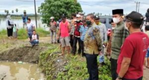 Dapat Informasi Jalan di Cempa Terhalang Banjir, Bupati Wajo Langsung ke Lokasi