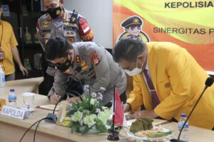 Wujudkan Hubungan Harmonis Dengan Kampus , Kapolda Sulsel Teken Perjanjian Kerja Sama Dengan Universitas Negeri Makassar