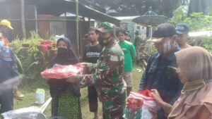 Danramil 10 Pitumpanua Berikan Bantuan Kepada Korban Kebakaran di Padangloang