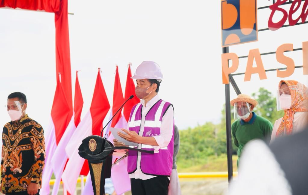 Didampingi Plt Gubernur dan Bupati Wajo, Jokowi Resmikan Bendungan Paselloreng-Gilireng