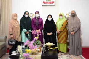 Ketua TP PKK Wajo Ajak Istri Menpora Turut Bantu Kembangkan Kain Sutera