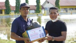 Kolaborasi ROEMAH DJOEANG AIA, KADIN, UNIPRIMA & SAR PRIMA berbagi sembako Korban Banjir