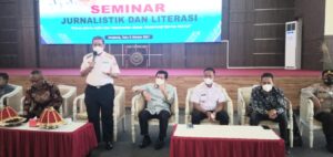 Duo Amran Hadiri Seminar Jurnalistik Dan Literasi