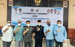 Tak Ada Kata Terlambat, Ketua DPRD Wajo Semangati Peserta UKW