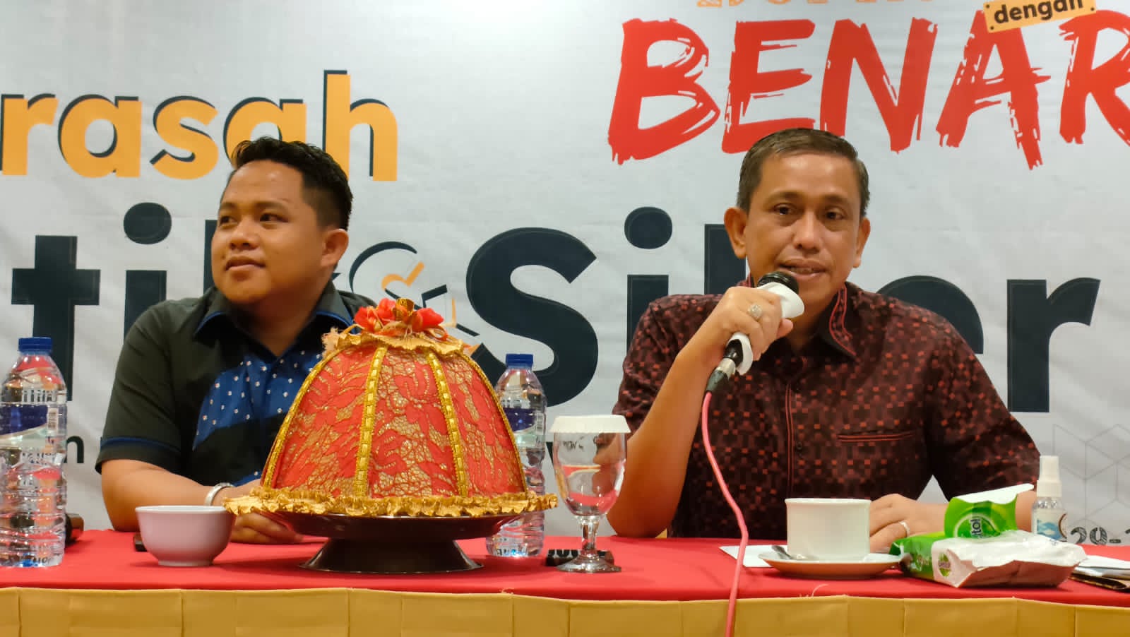 Bupati Wajo Memberikan Materi “Strategi Pemenangan Politik” di Makassar