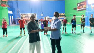 Dilatih Khusus di Makassar, Amran Mahmud Datang Semangati Atlit Muda Bulutangkis Wajo