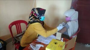 Kisaran 300 Warga Abbanderang Serbu Tempat Vaksinasi