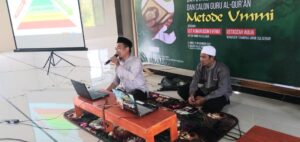Camat Pitumpanua Membuka Sosialisasi dan Standarisasi Guru Al Quran dan Calon Guru Al Quran di Masjid Hajja Nadirah Madda