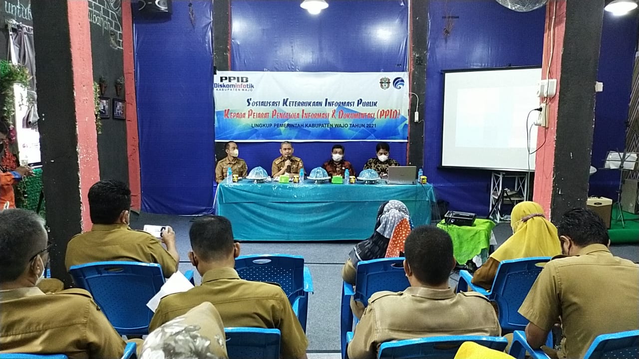 Dwi Apriyanto Memandu Sosialisasi Keterbukaan Informasi Publik Kepada Pembantu PPID Kabupaten Wajo