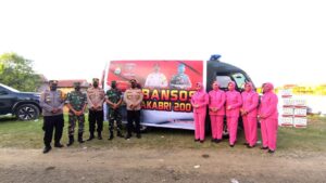 Alumni Akabri  2001 Berikan Bansos Kepada Masyarakat Wajo