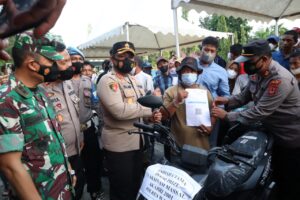 Tukang Parkir Nomor Undian 1442 Mendapatkan Doorprize Motor Saat Vaksin Massal