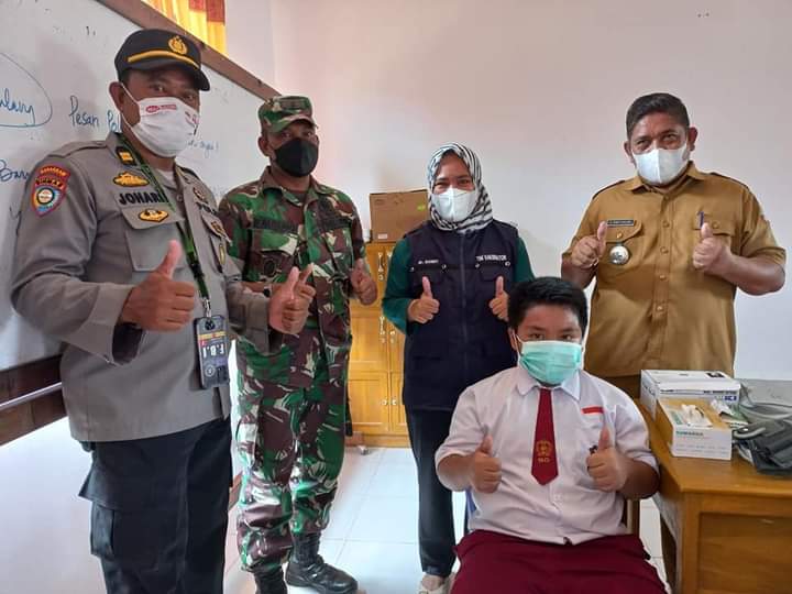 Panit Binmas Polsek Urban Pitumpanua Hadiri Giat Launching Vaksinasi Perdana Tingkat SD Kecamatan Pitumpanua