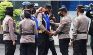 Astagah !!! 12 Polisi di Surabaya Ini Dipecat
