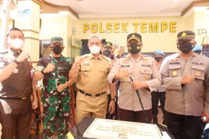 Bupati Wajo Hadiri Penandatanganan Prasasti Renovasi Kantor Polsek Tempe