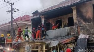 Satu keluarga tewas dalam insiden kebakaran, Kombes Ary Fadly,Polisi Sementara Lakukan Penyelidikan