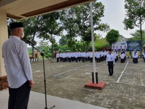 Jadi Pembina Upacara HKN, Ini Pesan Kakan Kemenag Wajo