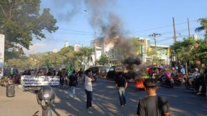 Gerbang Indonesia Timur Aliansi Wija To Luwu Menyerbu Kantor Gubernur Sulsel (Jilid 5)