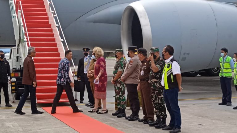 Wakajati Sulsel Sambut Kedatangan PM Australia di Bandara Sultan Hasanuddin
