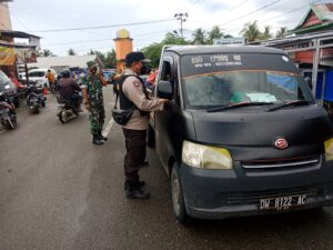 Polsek Penrang Menggelar Razia Kartu Vaksinasi