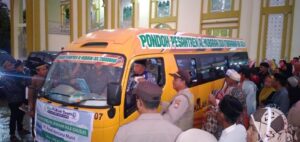 Personil Polsek Urban Pitumpanua Pengamanan Pemberangkatan 15 CJH di Siwa