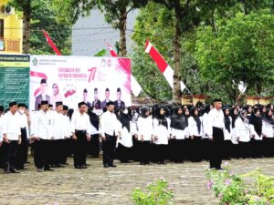 Jadi Pembina Upacara, KaKan Kemenag Wajo Bacakan Sambutan Seragam Gubernur Sulsel