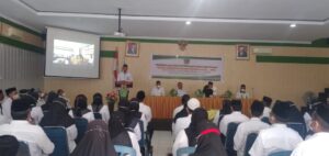 Muhammad Yunus Mendampingi 8 ASN Kemenag Wajo Menerima SK PPPK Di Parepare
