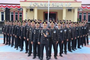 Pimpin Upacara Pengibaran Bendera HUT ke-77 RI, Kapolres Sidrap : Jalankan Tugas Sebagai Pelindung, Pengayom dan Pelayan Masyarakat