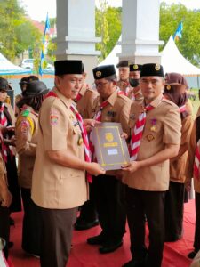 Elfrianto Mendapatkan Piagam Penghargaan Lencana Karya Bakti dari Ketua Kwartir Nasional