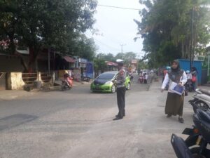 Cegah Terjadinya Lakalantas, Sat Lantas Polres Wajo Laksanakan Giat Pengaturan di Jalan Kota Sengkang