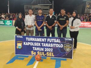 Waka Polres Wajo Resmi Menutup Turnamen Futsal Kapolsek Tanasitolo Cup di Goor Outdoor Pajalele