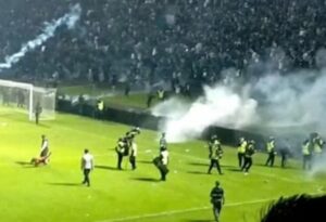 5 Tragedi Berdarah dan Mengerikan di Dunia Sepak Bola, Kerusuhan Kanjuruhan Nomor 2