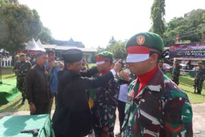 Ikuti Upacara HUT Ke-77 TNI, Bupati Wajo Disuguhi Aksi Bongkar Pasang Senjata dengan Mata Tertutup