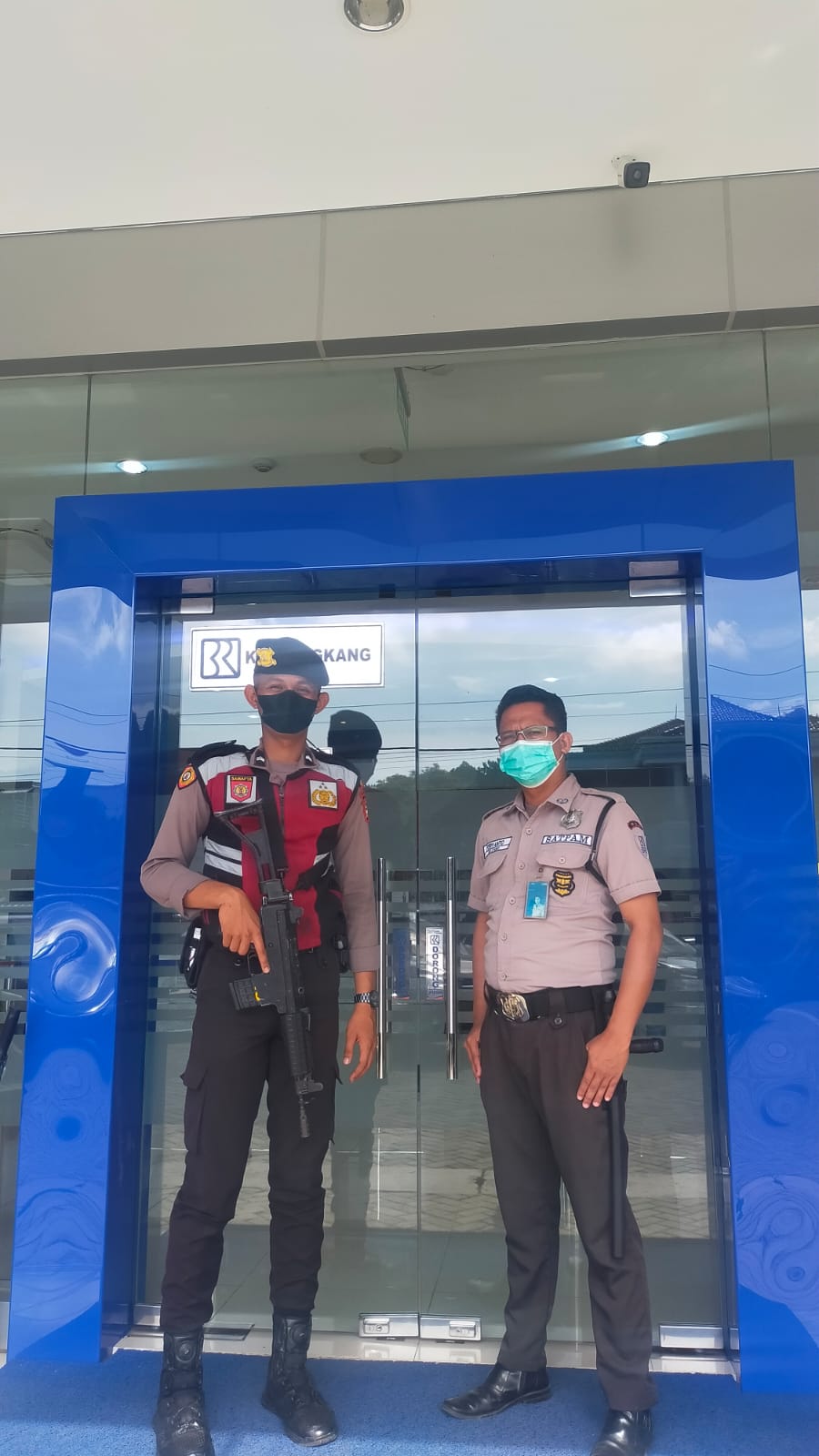 Cegah Gangguan Kamtibmas, Unit PAM Obvit Satuan Sabhara Polres Wajo Giat Penjagaan di Kantor Bank Cabang BNI, BRI Dan BPD