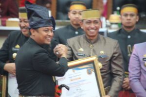 Bupati Wajo Terima Penghargaan Top 30 Inovasi Pelayanan Publik di Hari Jadi Ke-353 Sulsel