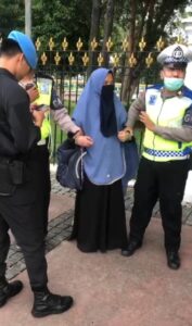 Perempuan muda tanpa identitas coba terobos Istana Presiden bawa sepucuk senpi jenis FN
