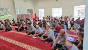 Seratusan Personel Polres Wajo Ikut Pembinaan Rohani dan Mental di Masjid At Taqwa